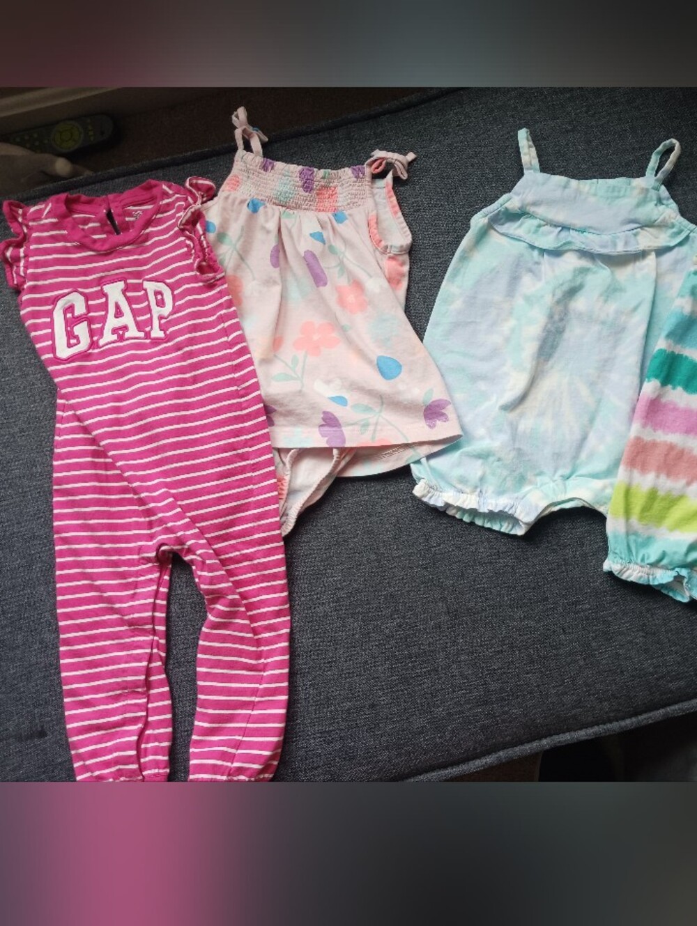 Baby Girl Gap bundle 4 items 24m